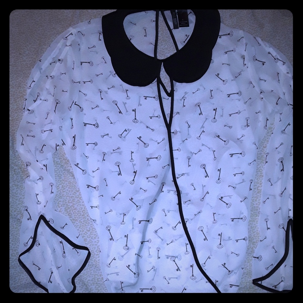 NeW Bisou Bisou sheer  blouse size Large